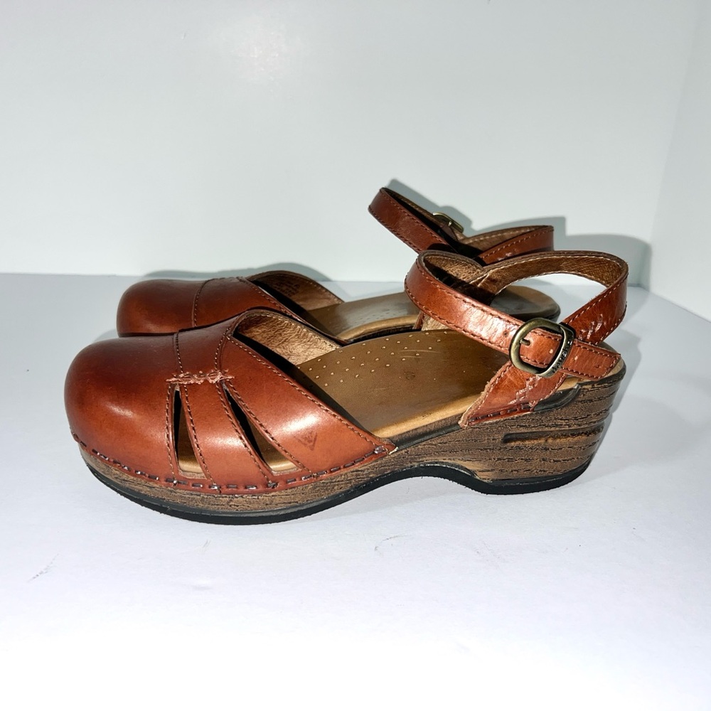 Dansko Clogs size 40 ( Flaw)